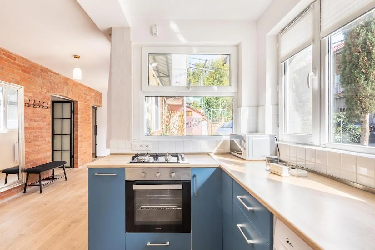 Stylish, Modern Apartment With Wi-Fi Netflix Tbilisi 0*,  Georgien