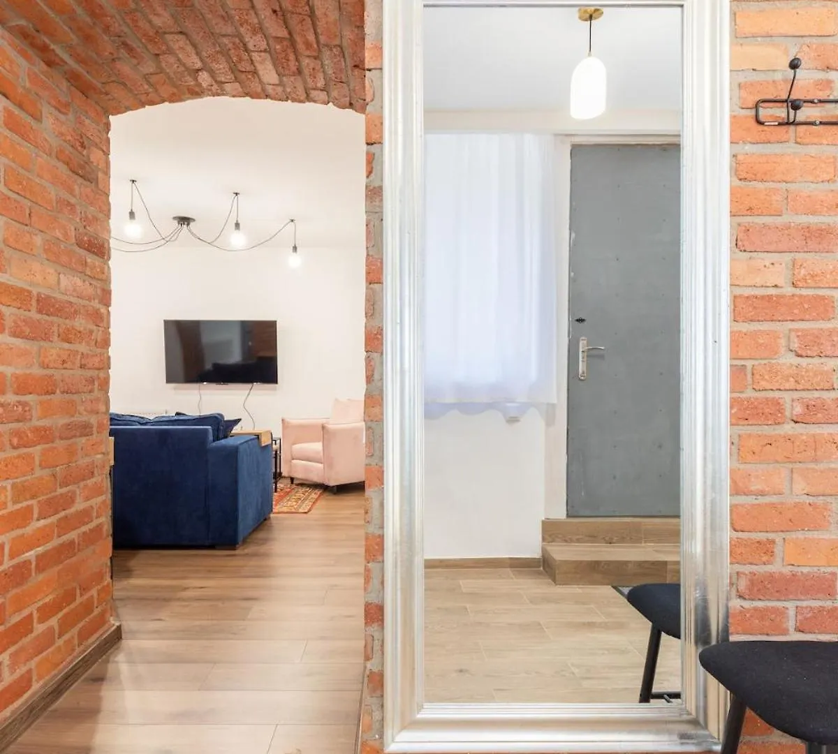 Stylish, Modern Apartment With Wi-Fi Netflix Tbilisi 0*,  Georgien